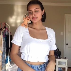 White blouse crop peasant top -Pretty Little Thing